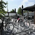 Hotel-restaurant Thuis! מלון 3*