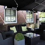 מלון Hotel-restaurant Thuis!